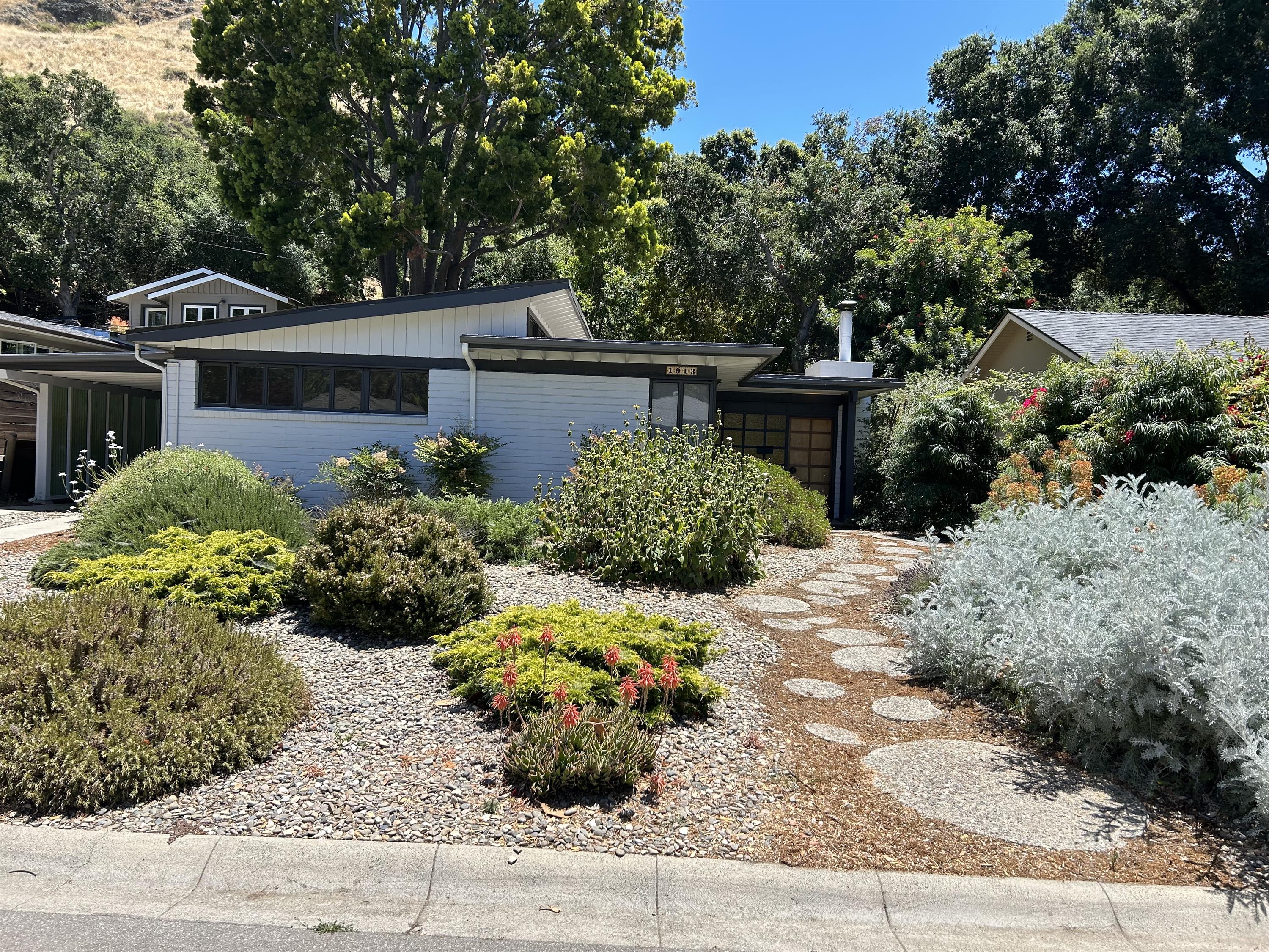 1913 Corralitos Avenue